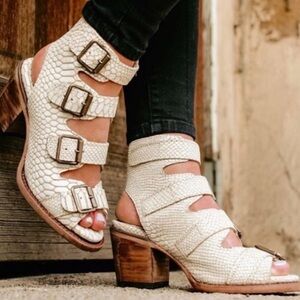 NEW FreeBird Quail White Snake Sandals
